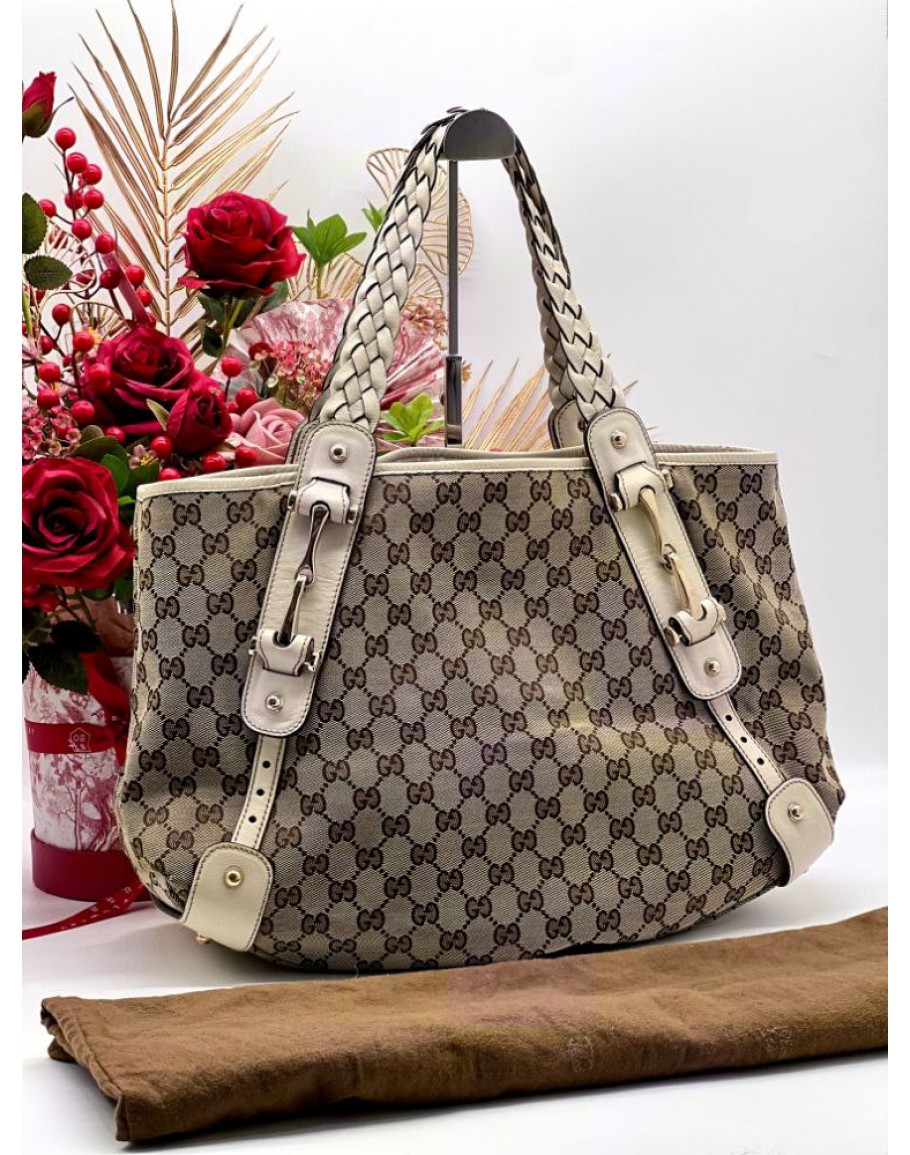 GUCCI PELHAM MEDIUM GG CANVAS HOBO BAG